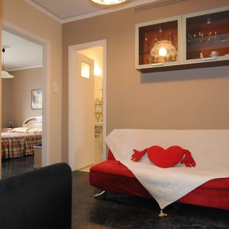 Kinetta Apartments Agioi Apostoloi  Esterno foto